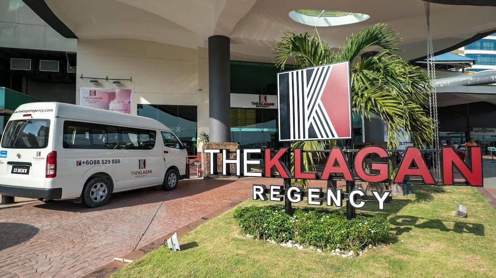 Отель The Klagan Regency 1Borneo Кота-Кинабалу Экстерьер фото